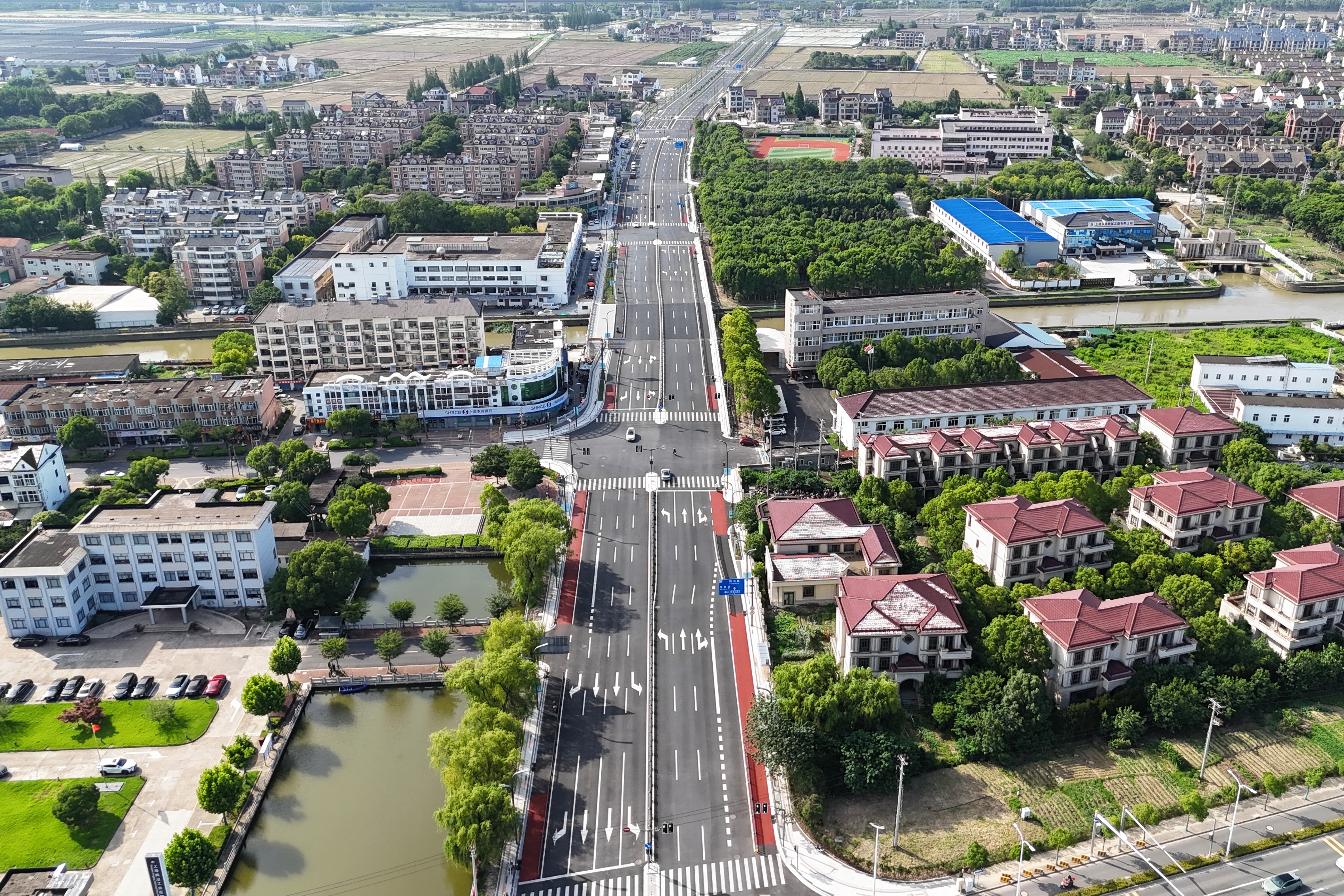 提前52天竣工，一建集团高效完成乐高乐园配套工程兴新公路建设